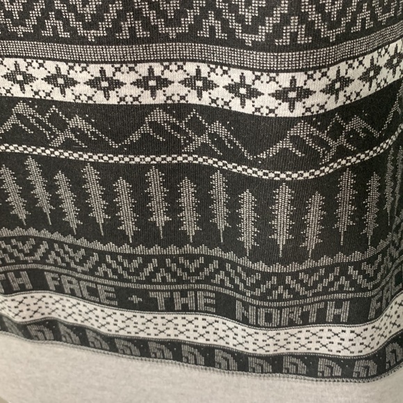 The North Face Logo Sweatshirt Trees Mountains Snowflakes size Small - Picture 3 of 8
